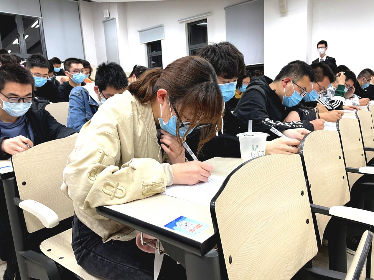 1-员工认真答题